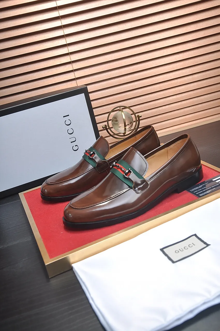 Factory price 540💶Italian top luxury men's shoe giant (GUCCI) (Gucci) (full cowhide lining) new arrival🍃Original European style🔰 Pleasant to the eye😍In order to make the shoes more durable and non-deformable🌀The production continues to follow traditional methods but there is still no lack of innovation💪The original sheepskin is chosen for the leather♻️Smooth, natural and exceptionally bright⭐Made of imported cowhide The rich man’s first choice 38-45 (45 customized)